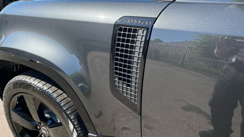 Land Rover Defender 3.0 D350 X-Dynamic SE 110 5dr Auto Diesel Estate